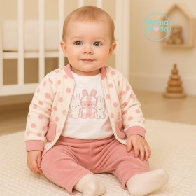 بجامة 3قطع منقطه رسمة 3 ارانب على البلوزة